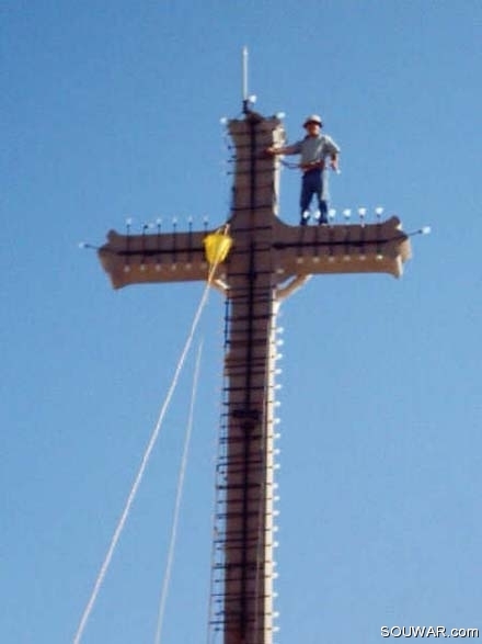 Installing the new statue  of Saidet el Talleh  Deir el Qamar